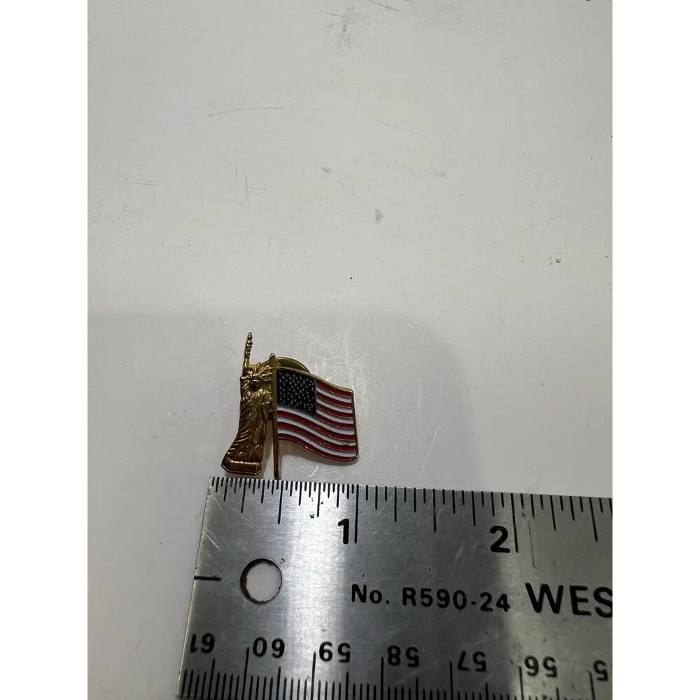 Vintage Statue of Liberty US U.S. Flag Lapel Pins USA America American Patriotic